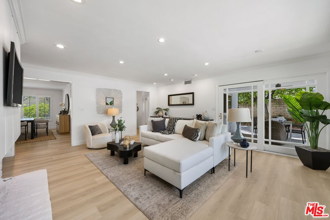 4671 Vista De Oro Ave