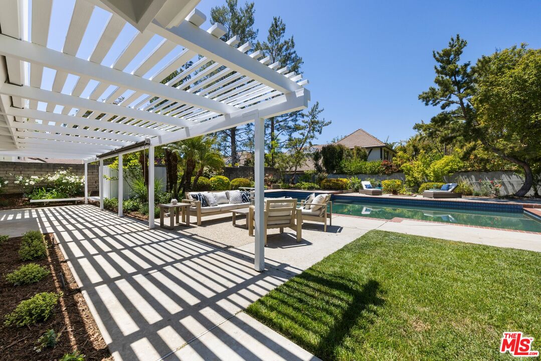 4671 Vista De Oro Ave