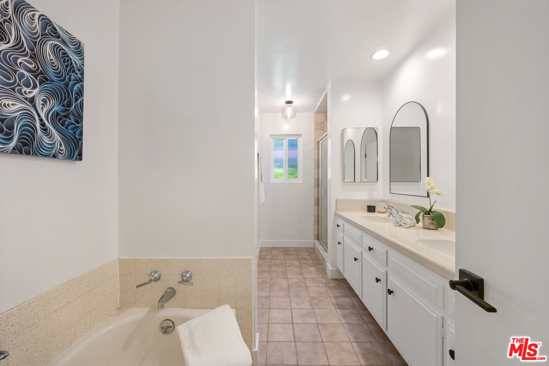 4671 Vista De Oro Ave