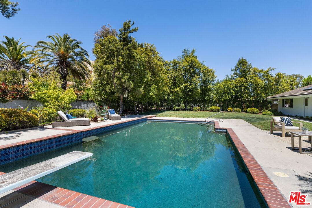 4671 Vista De Oro Ave