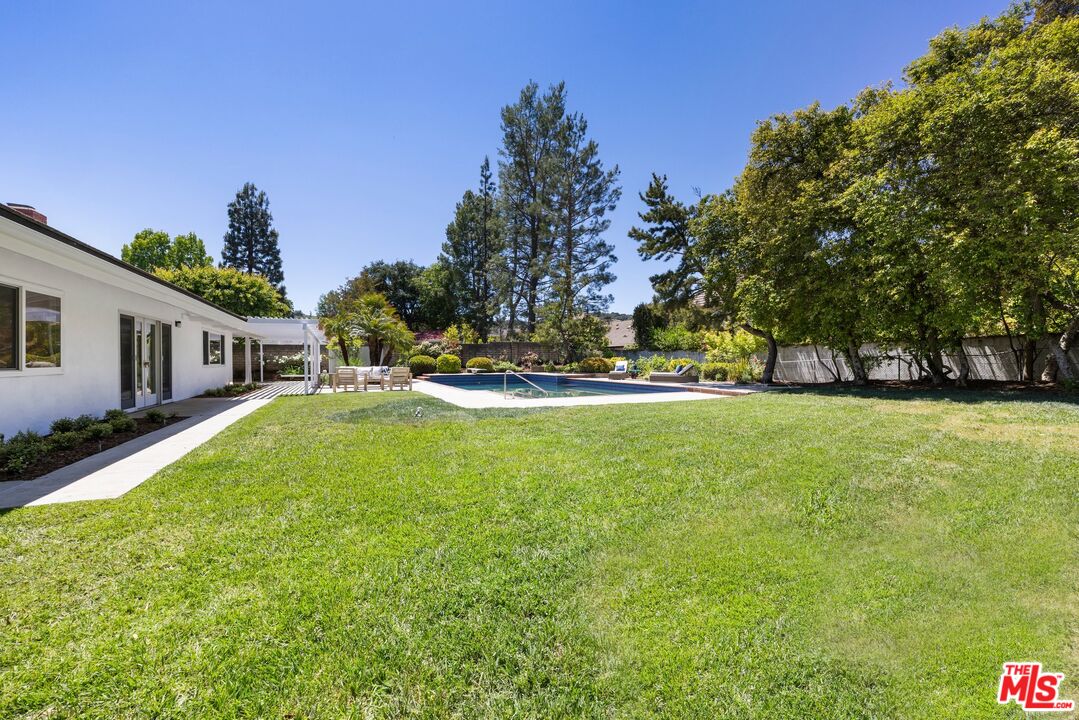 4671 Vista De Oro Ave