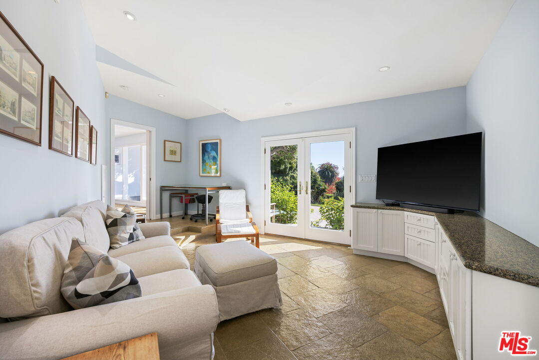 11215 W Sunset Blvd
