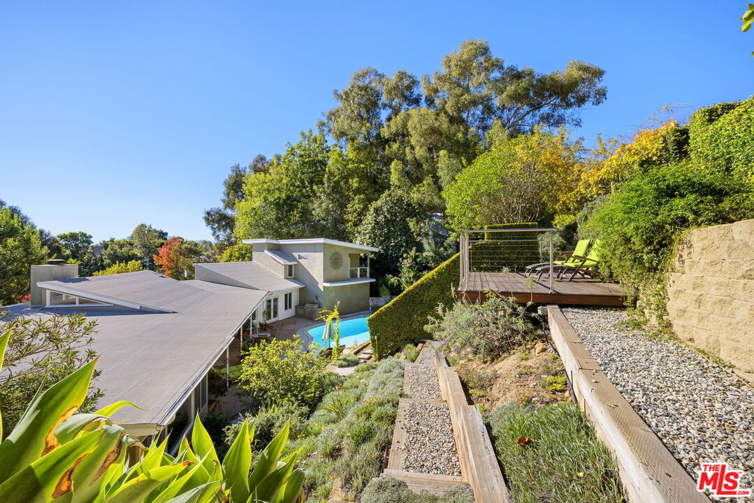 11215 W Sunset Blvd