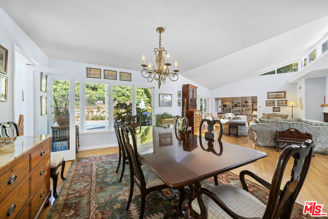 11215 W Sunset Blvd