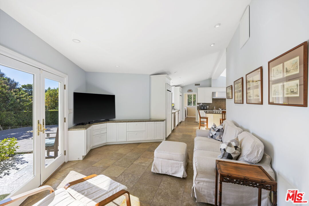 11215 W Sunset Blvd