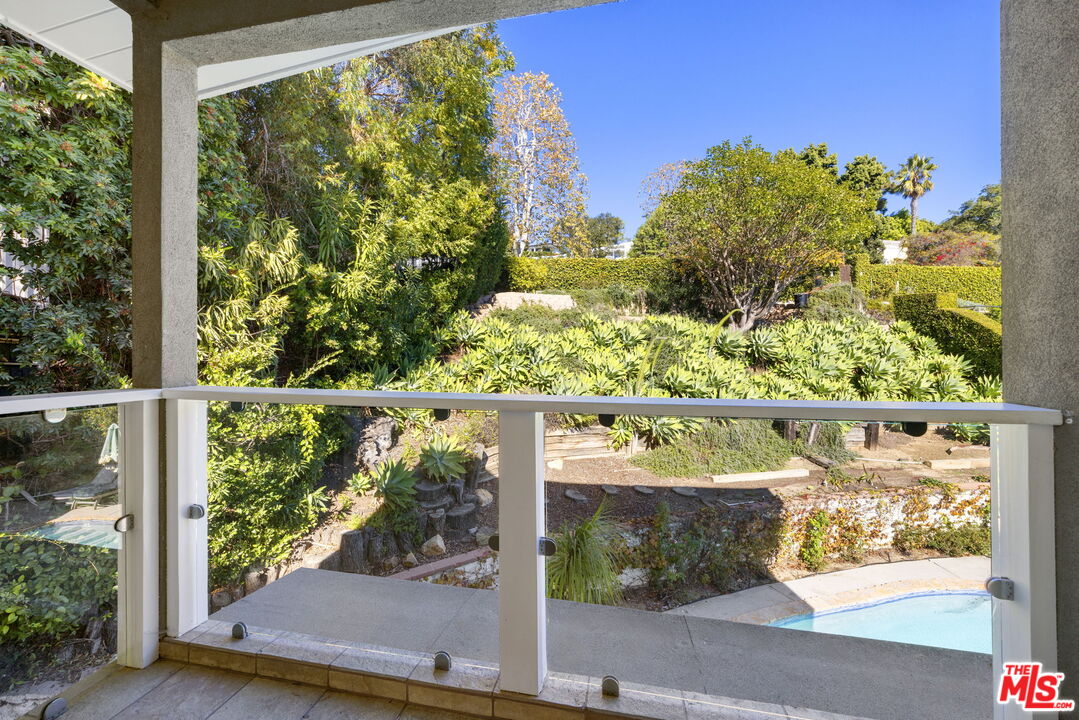 11215 W Sunset Blvd