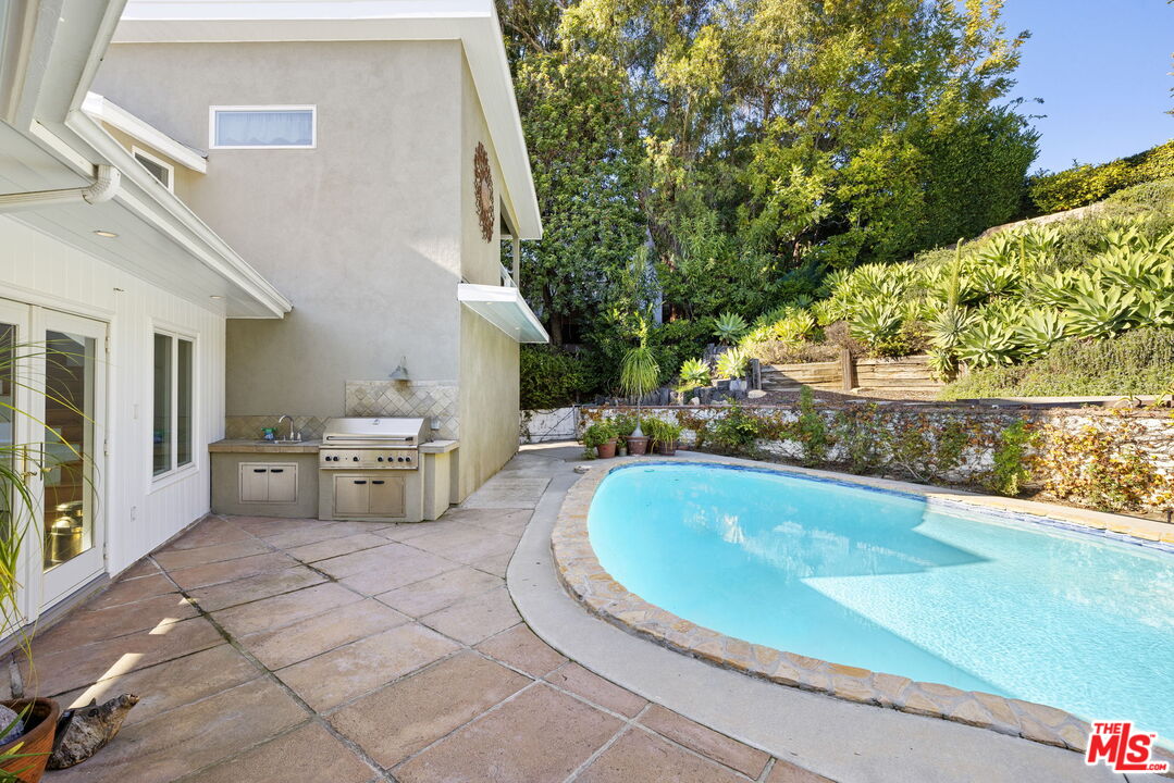 11215 W Sunset Blvd
