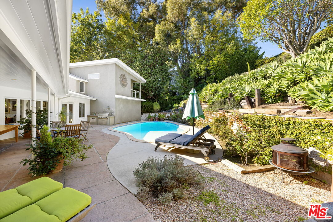 11215 W Sunset Blvd