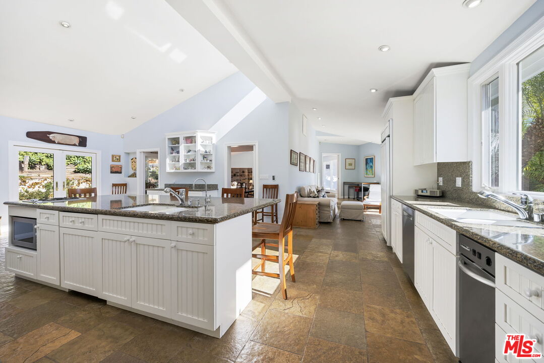 11215 W Sunset Blvd