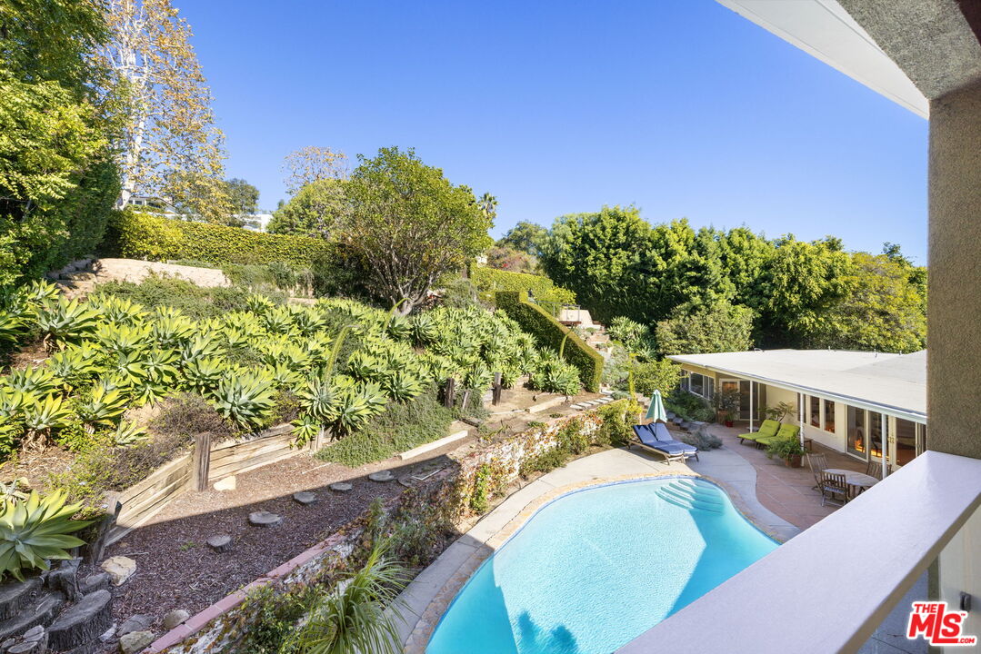 11215 W Sunset Blvd