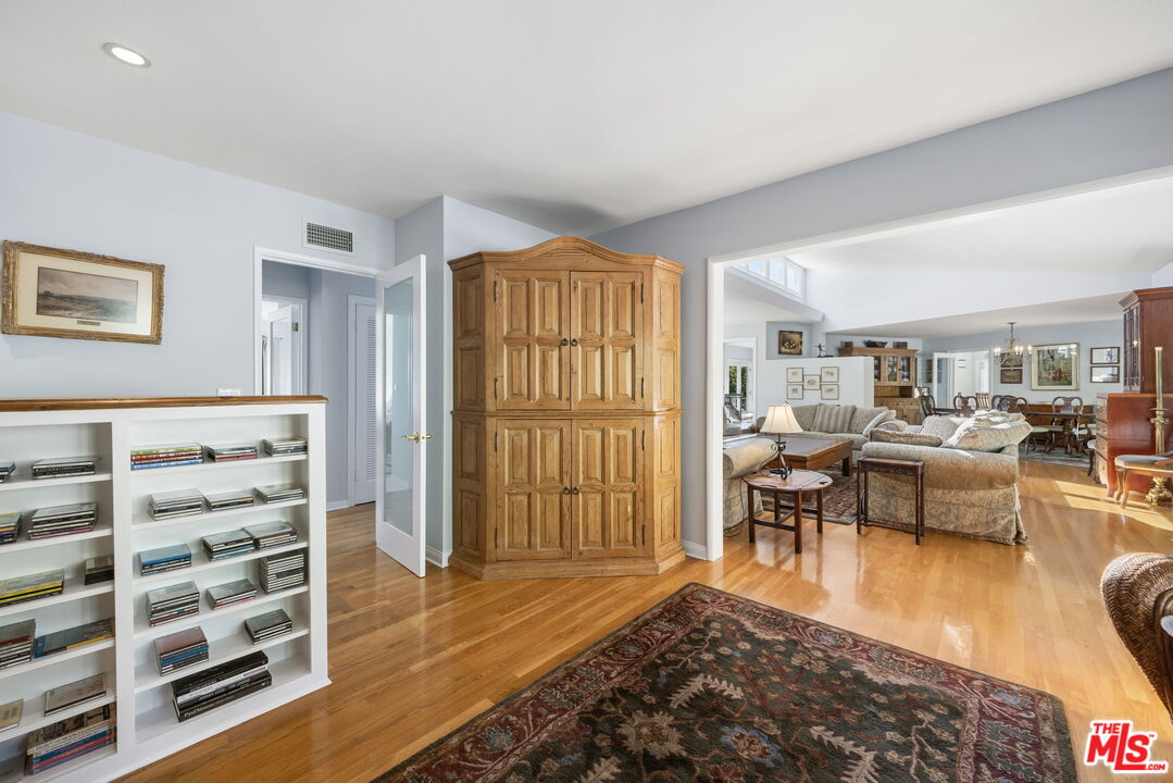 11215 W Sunset Blvd