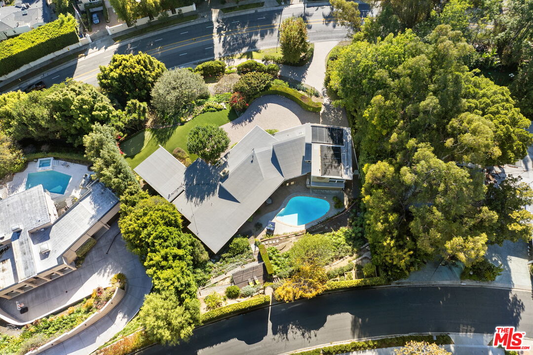 11215 W Sunset Blvd