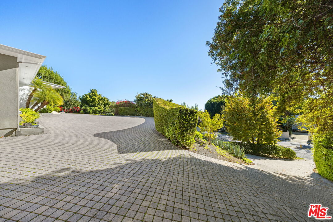 11215 W Sunset Blvd
