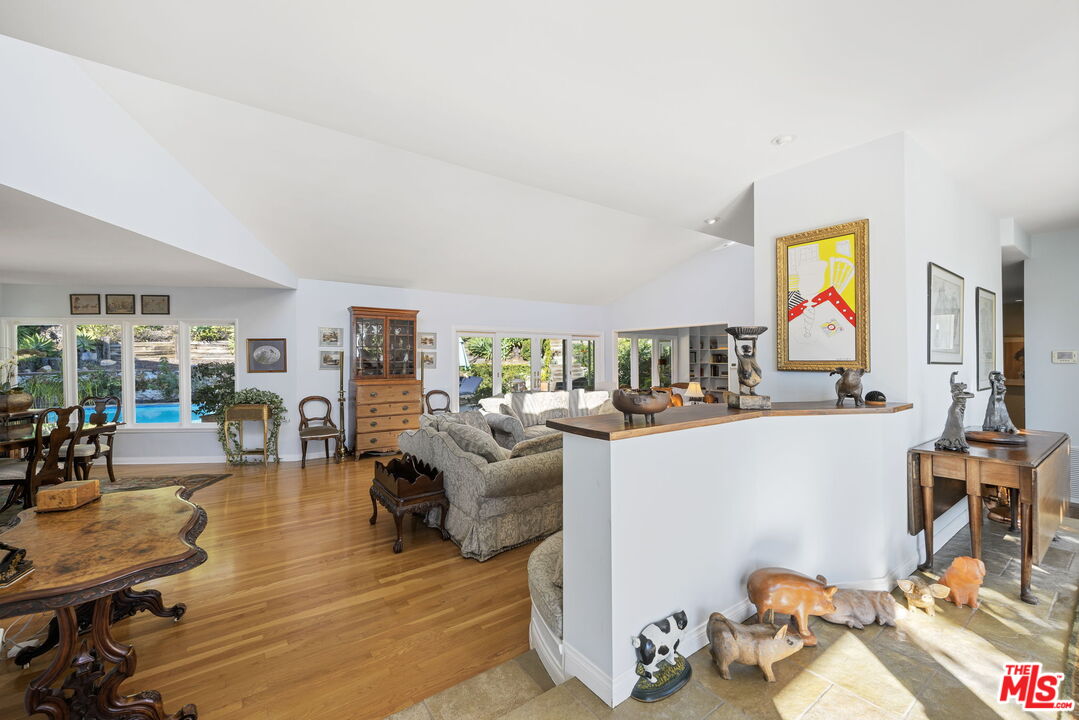 11215 W Sunset Blvd