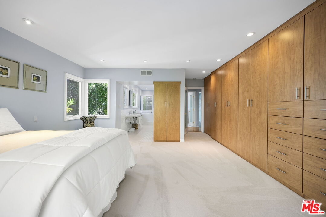 11215 W Sunset Blvd