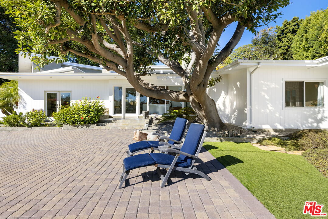 11215 W Sunset Blvd