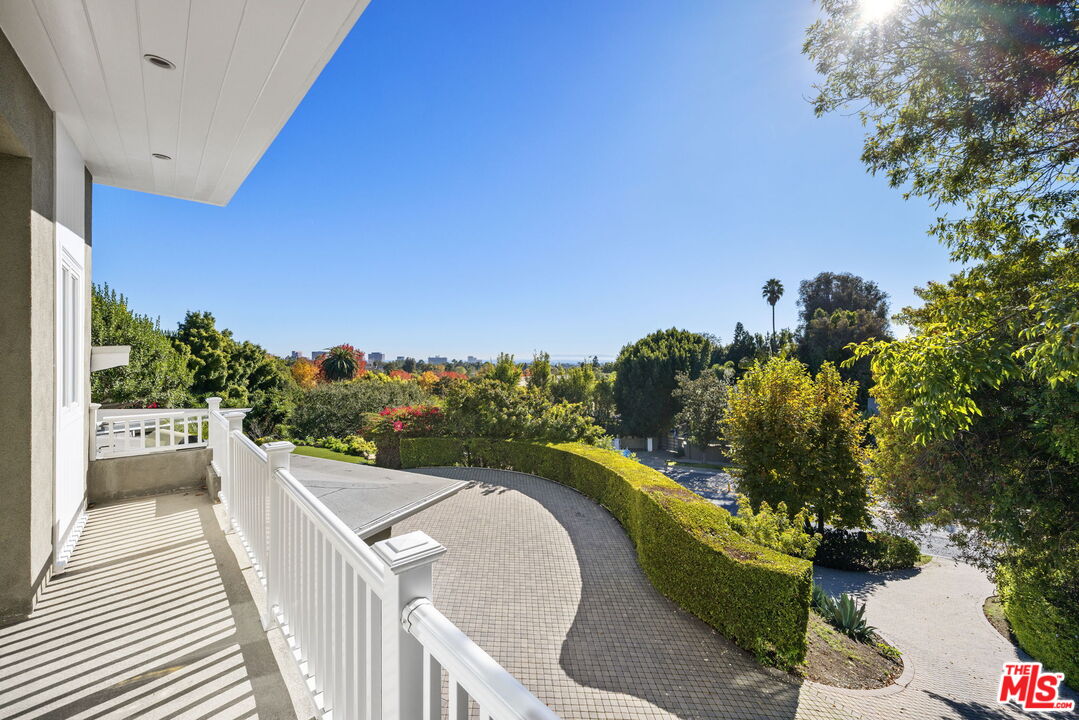 11215 W Sunset Blvd