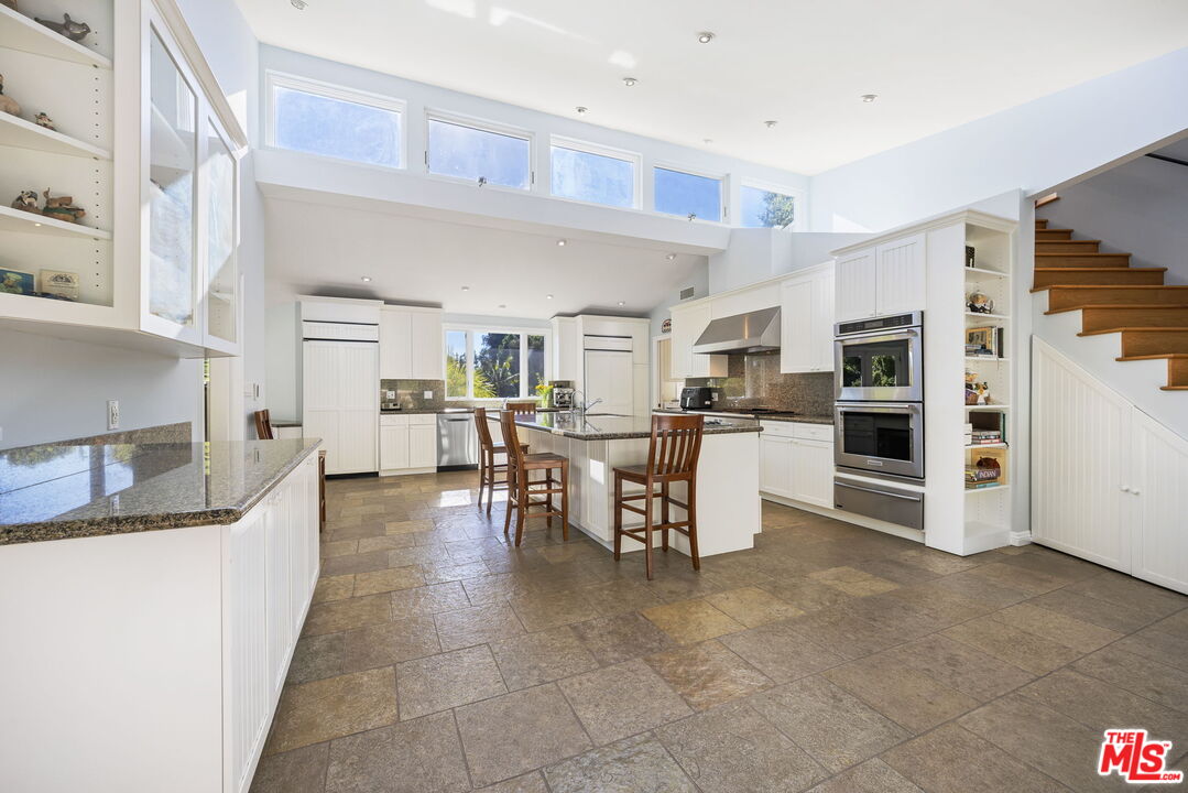 11215 W Sunset Blvd