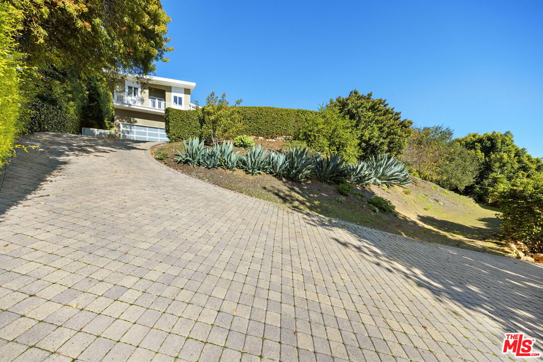 11215 W Sunset Blvd