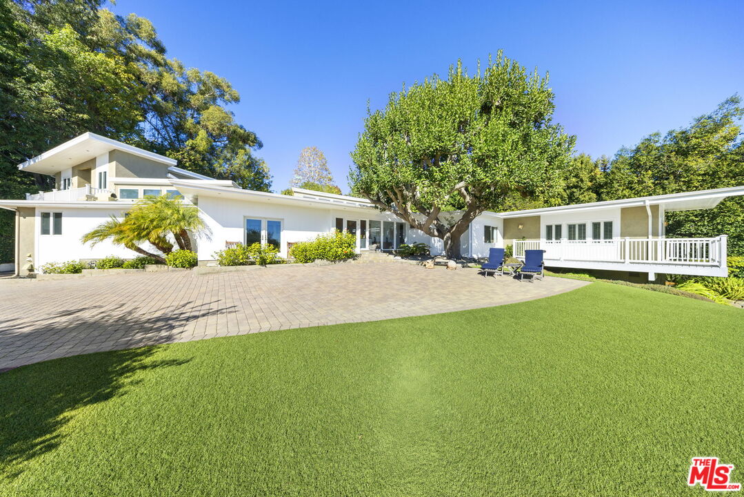 11215 W Sunset Blvd