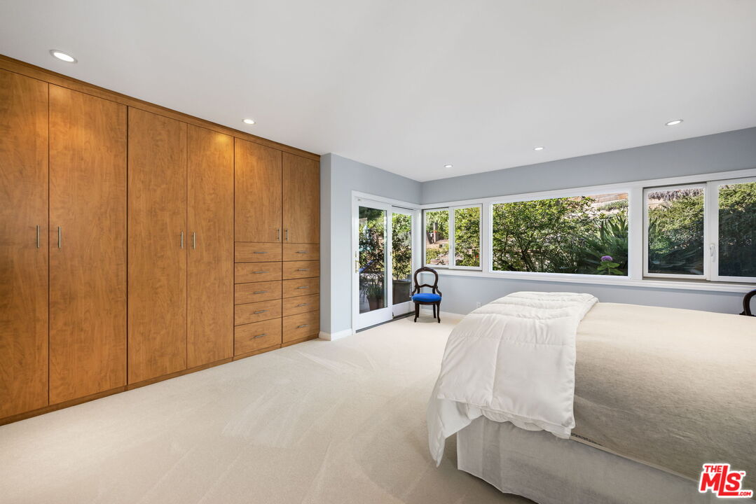 11215 W Sunset Blvd