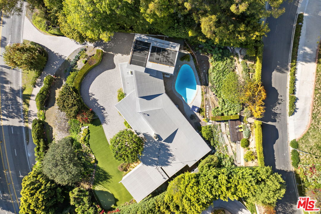 11215 W Sunset Blvd
