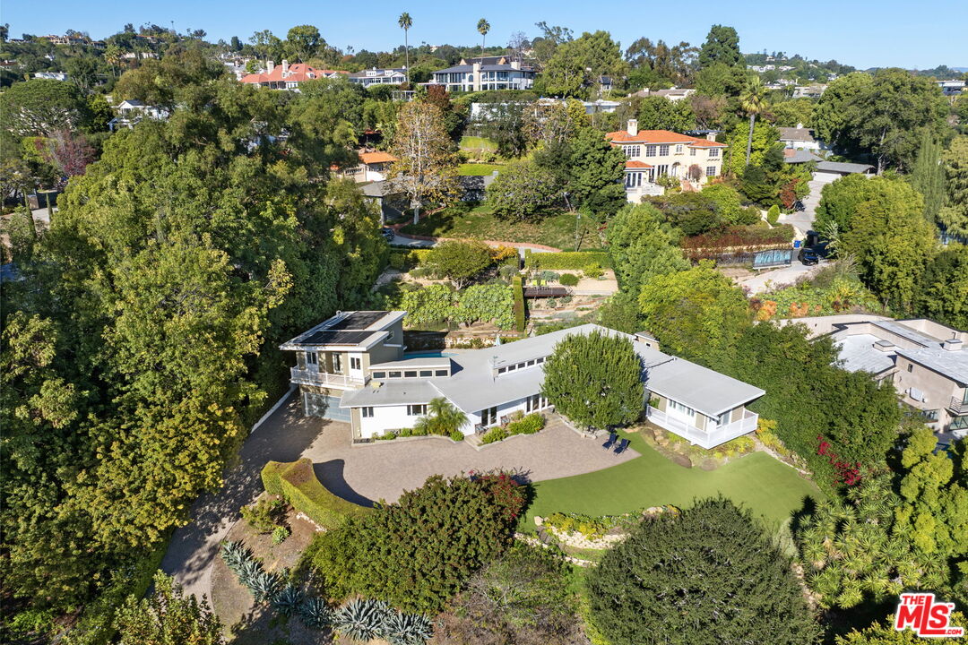 11215 W Sunset Blvd