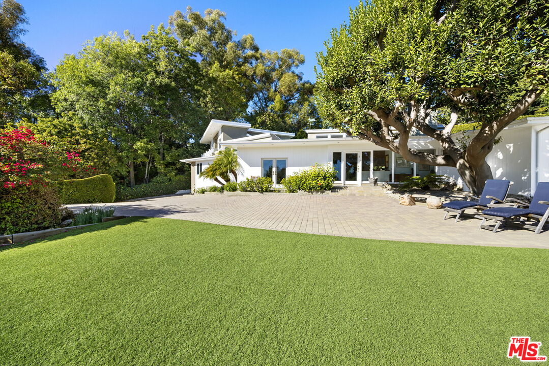 11215 W Sunset Blvd