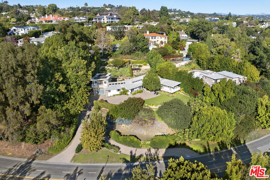 11215 W Sunset Blvd