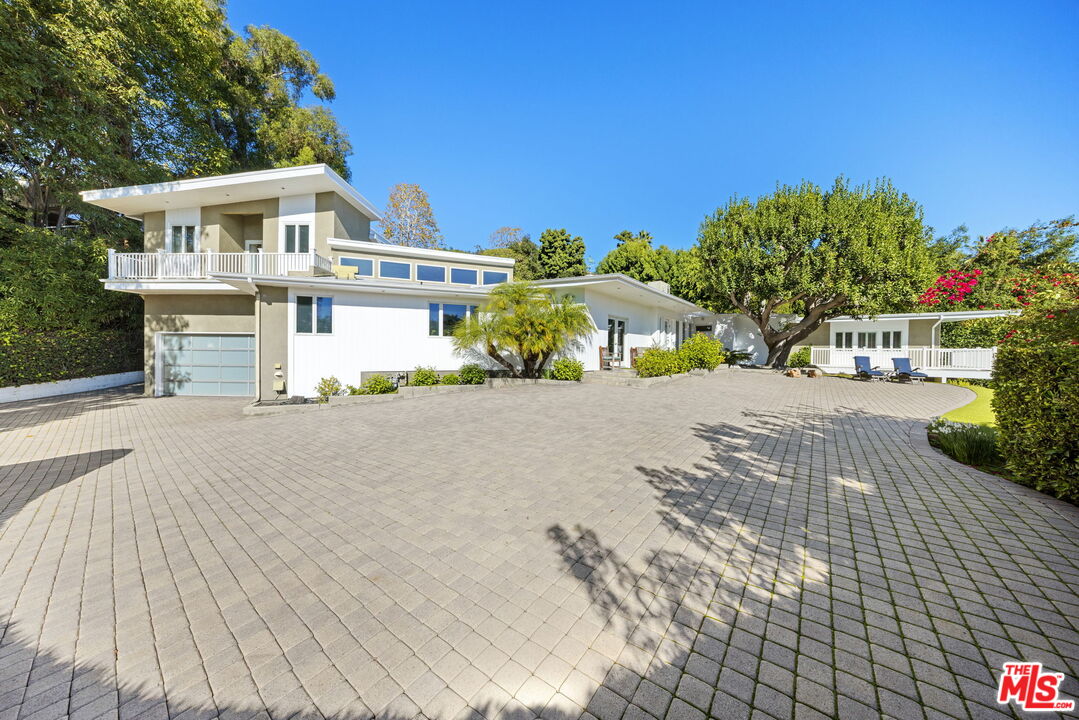 11215 W Sunset Blvd