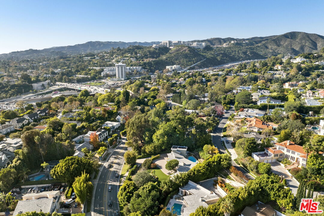 11215 W Sunset Blvd