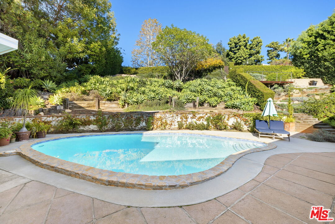 11215 W Sunset Blvd
