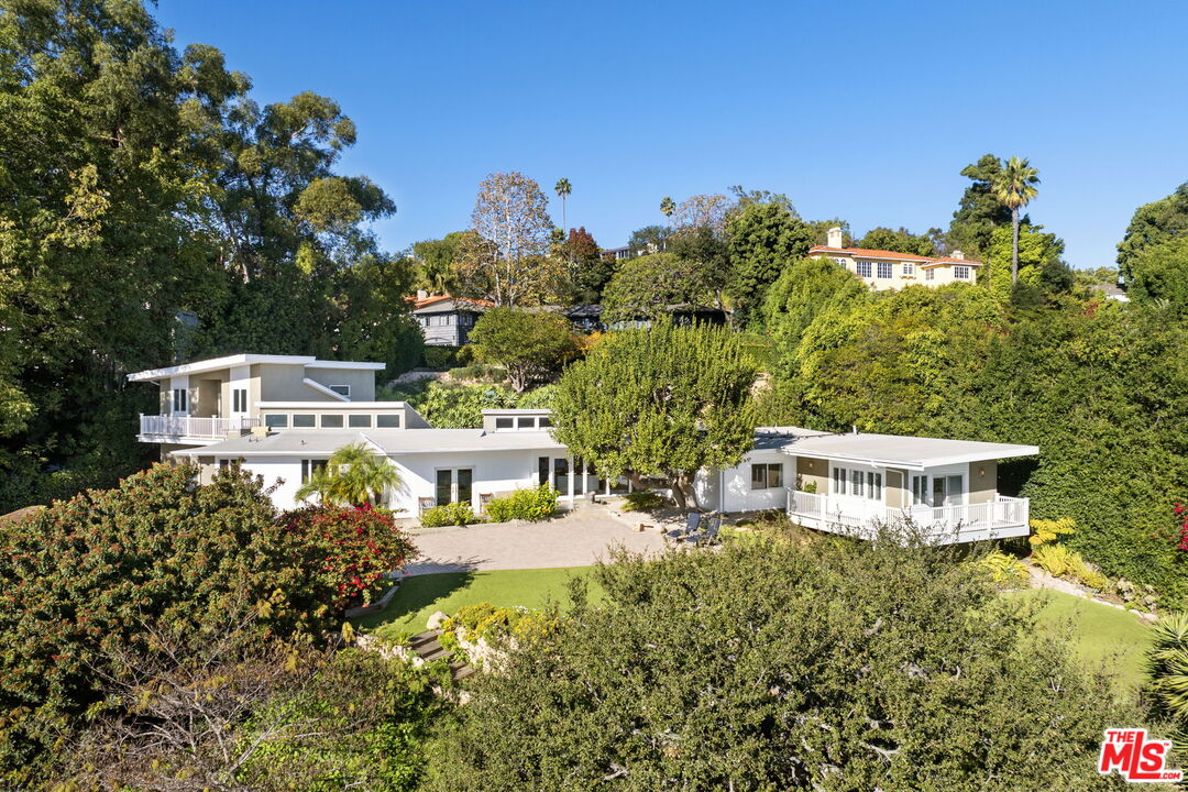11215 W Sunset Blvd