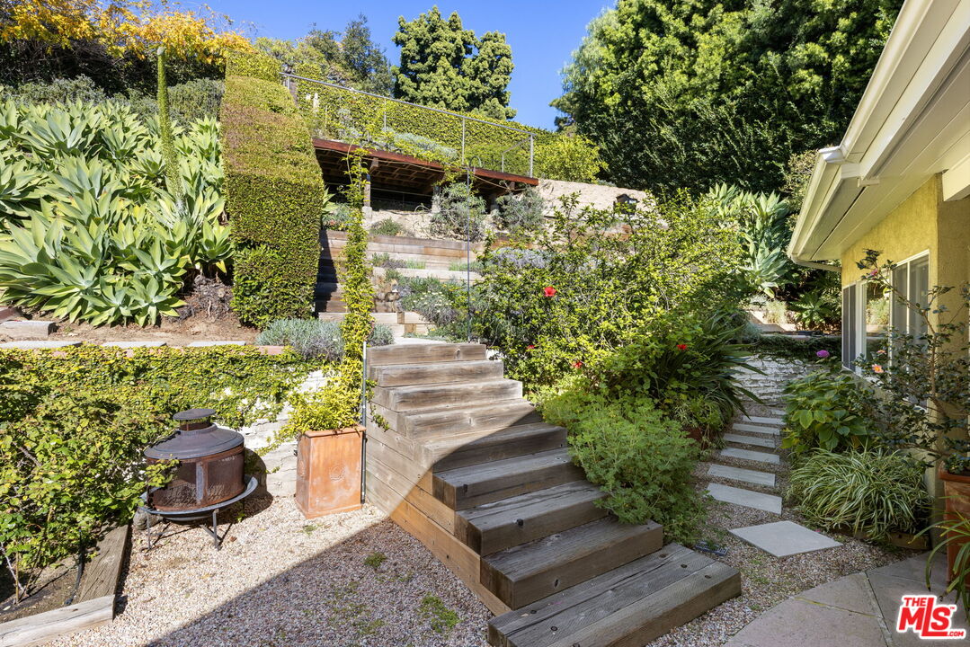 11215 W Sunset Blvd