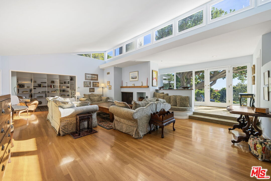 11215 W Sunset Blvd