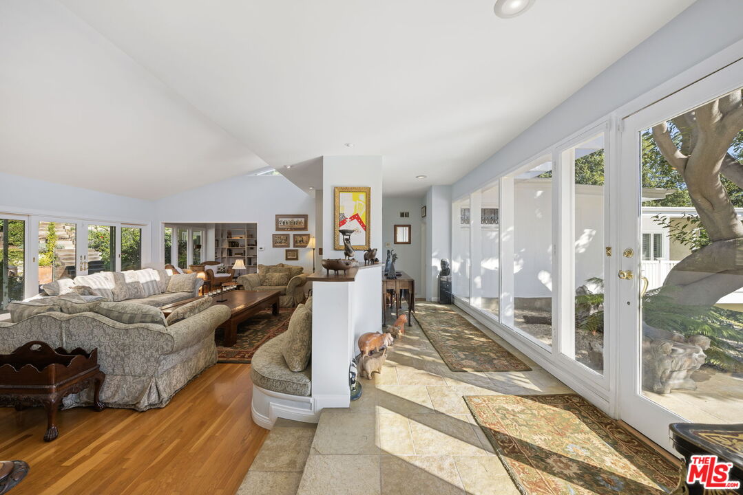 11215 W Sunset Blvd