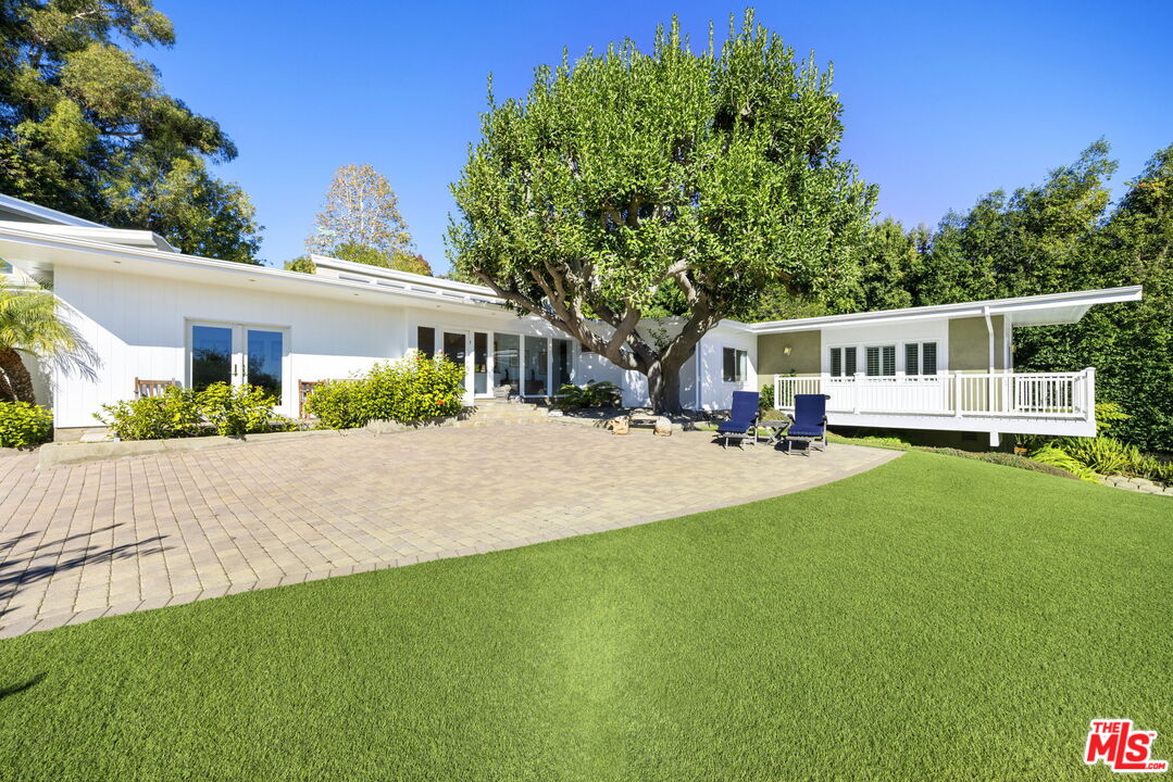 11215 W Sunset Blvd