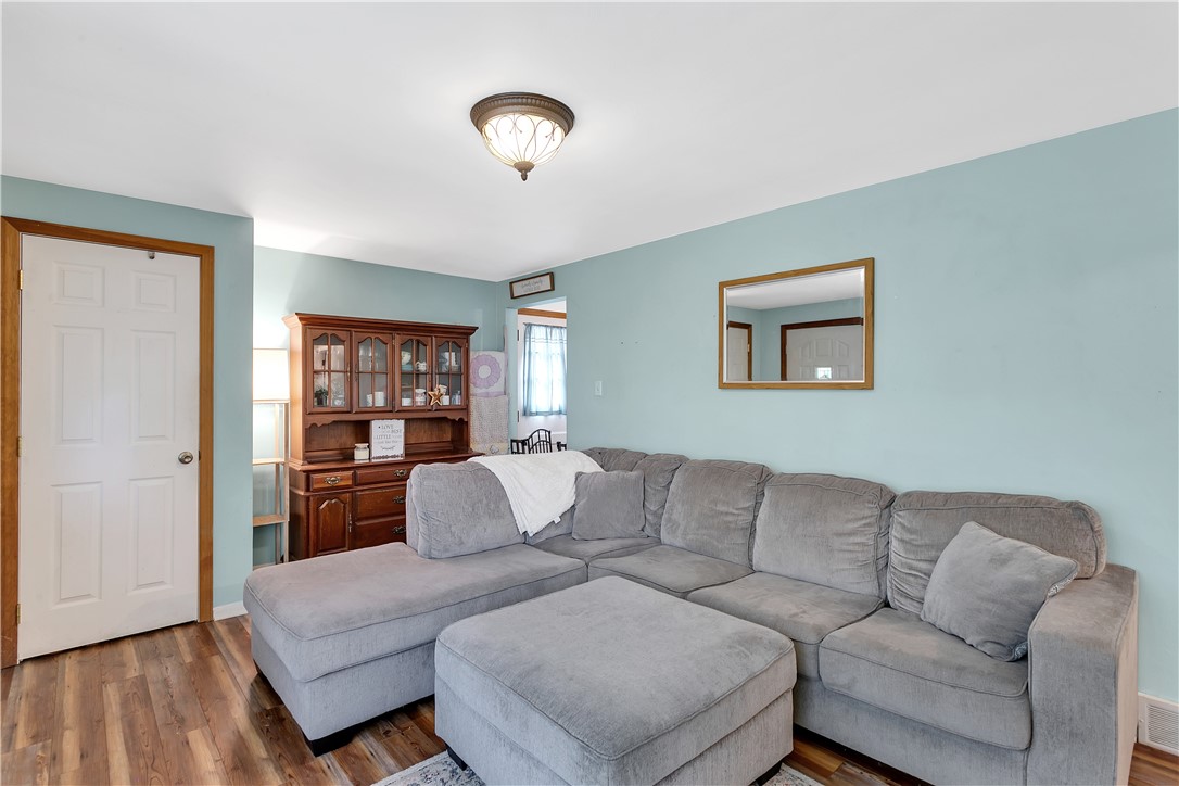 7 Lynn Lee Dr