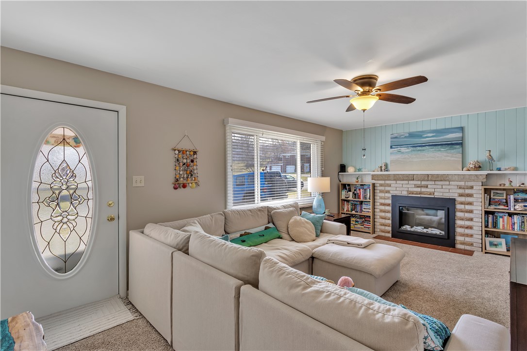 408 Hillcrest Dr