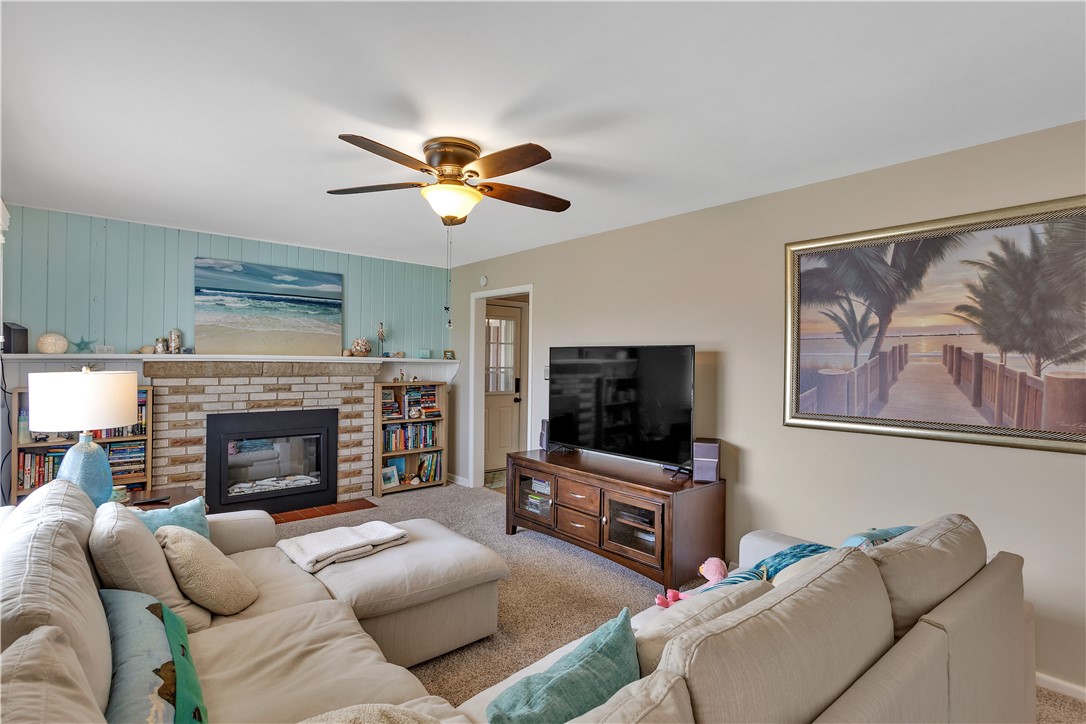 408 Hillcrest Dr