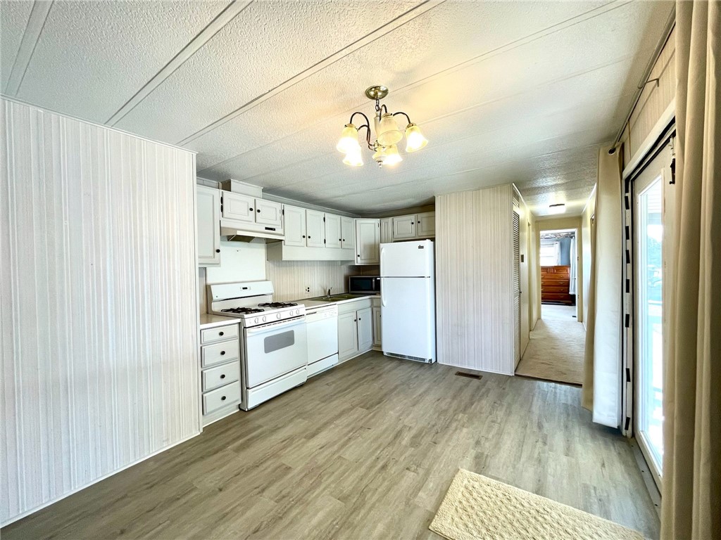 767 Cloverleaf Cir