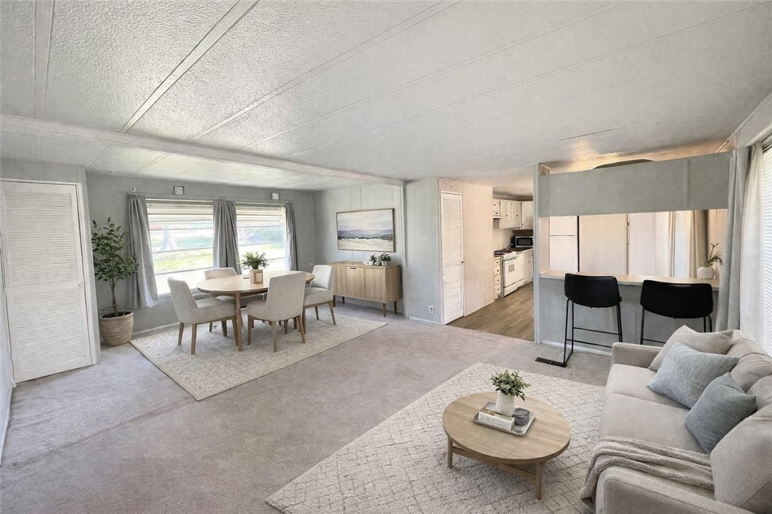 767 Cloverleaf Cir