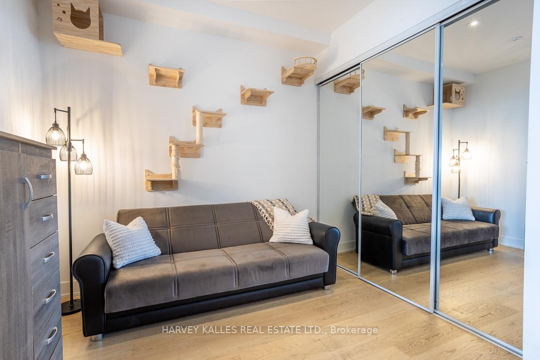 111 St Clair Avenue W 1013