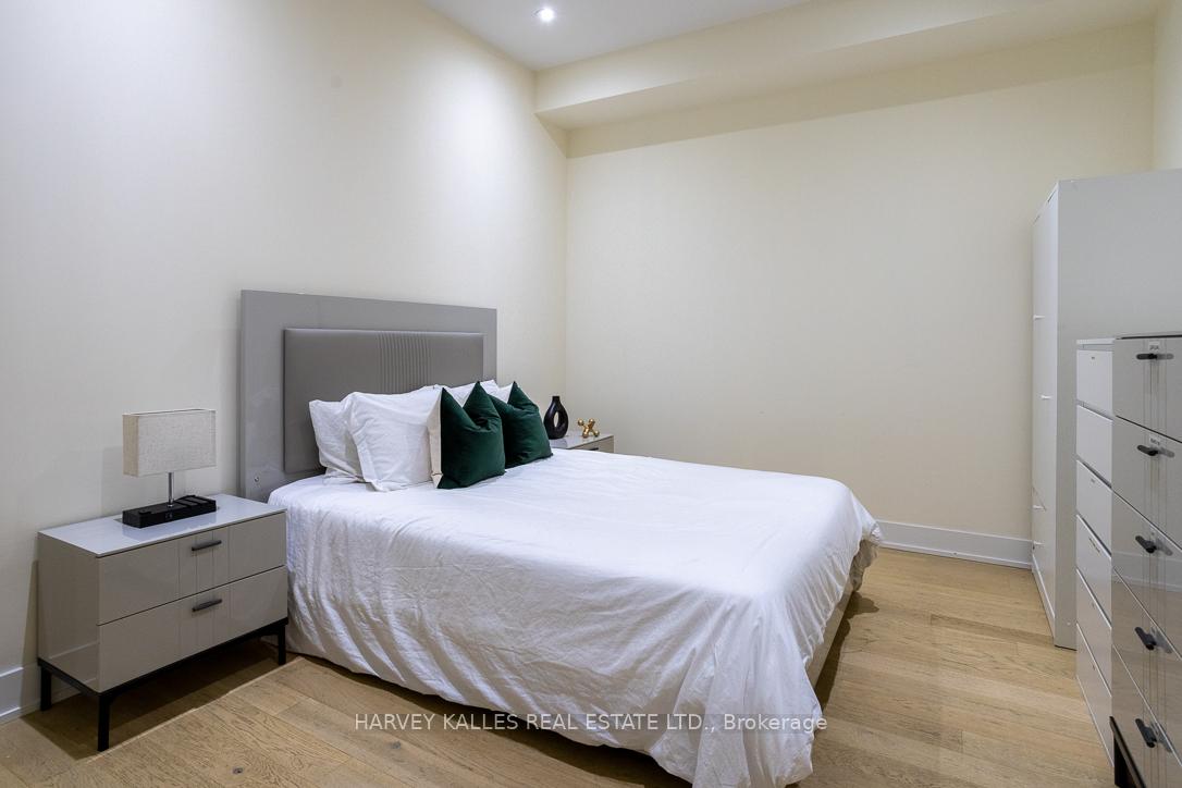 111 St Clair Avenue W 1013