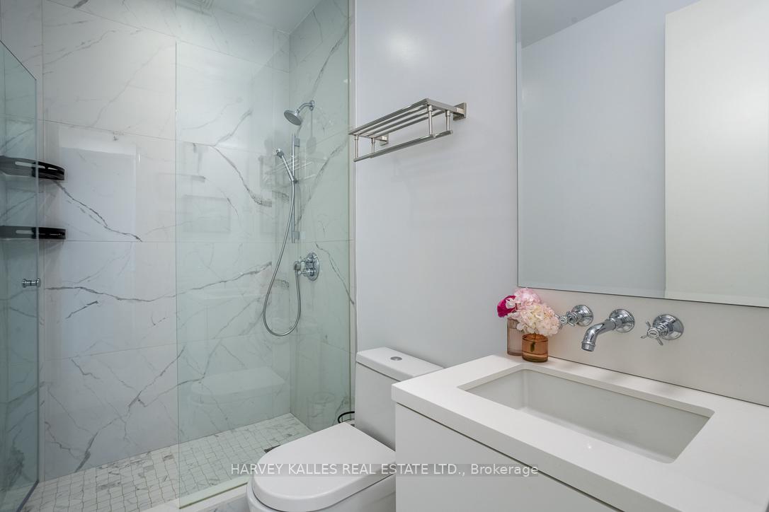 111 St Clair Avenue W 1013