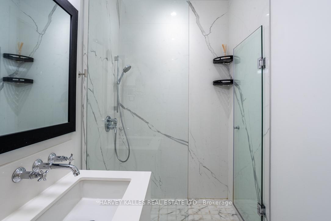 111 St Clair Avenue W 1013