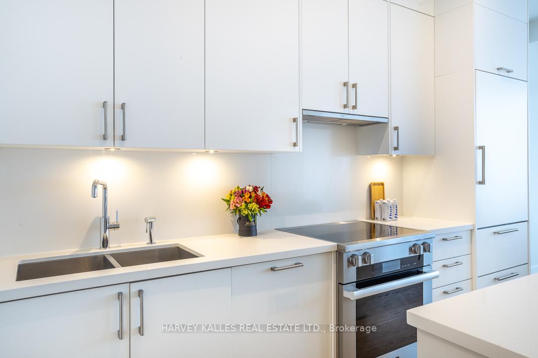 111 St Clair Avenue W 1013