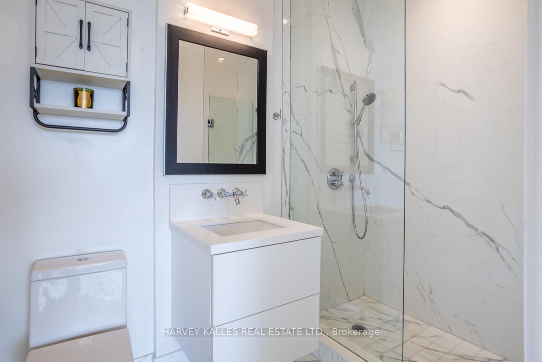 111 St Clair Avenue W 1013