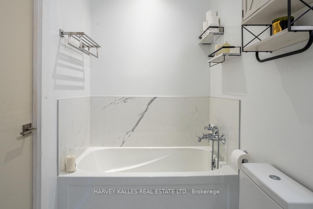 111 St Clair Avenue W 1013