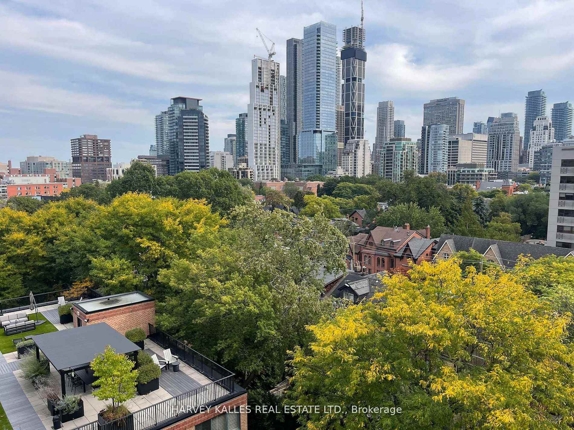 151 Avenue Road 805